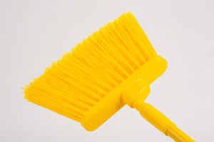Escoba Angular Duo-Sweep con Cerdas Banderadas 56" Amarillo