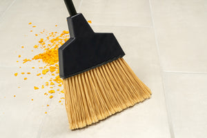 Escoba Angular Duo-Sweep con Cerdas Flagged y Capucha 55" Natural