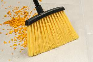 Escoba Angular Duo-Sweep Heavy Duty sin Cerdas Flagged con Mango 48" Natural