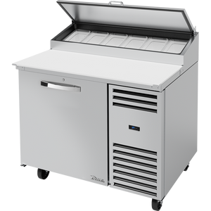 Mesa refrigerada para preparación de pizza de 44-5/8", tapa angular, 1 puerta, 2 repisas, Spec Package 3