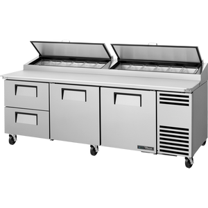 Mesa refrigerada para preparación de pizza de 93-3/8", tapa angular, 2 puertas, 2 cajones, 4 repisas, 12 insertos, versión 2