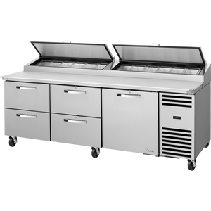 Mesa refrigerada para preparación de pizza de 93-3/8", tapa angular, 1 puerta, 4 cajones, 2 repisas, 12 insertos, Spec Package 3, versión 2